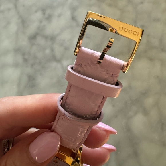 ✨LIKE NEW, RARE✨ Gucci G-Timeless Watch in Gold and Pink with Bee AUTHENTIC - Picture 5 of 9